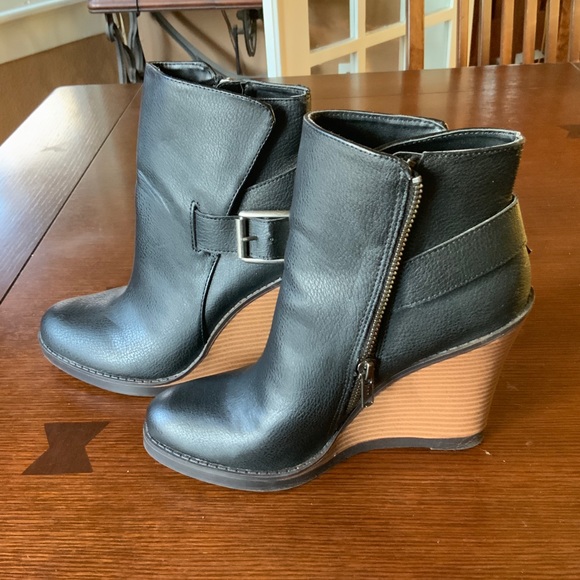 Black wedge heel - Picture 1 of 3